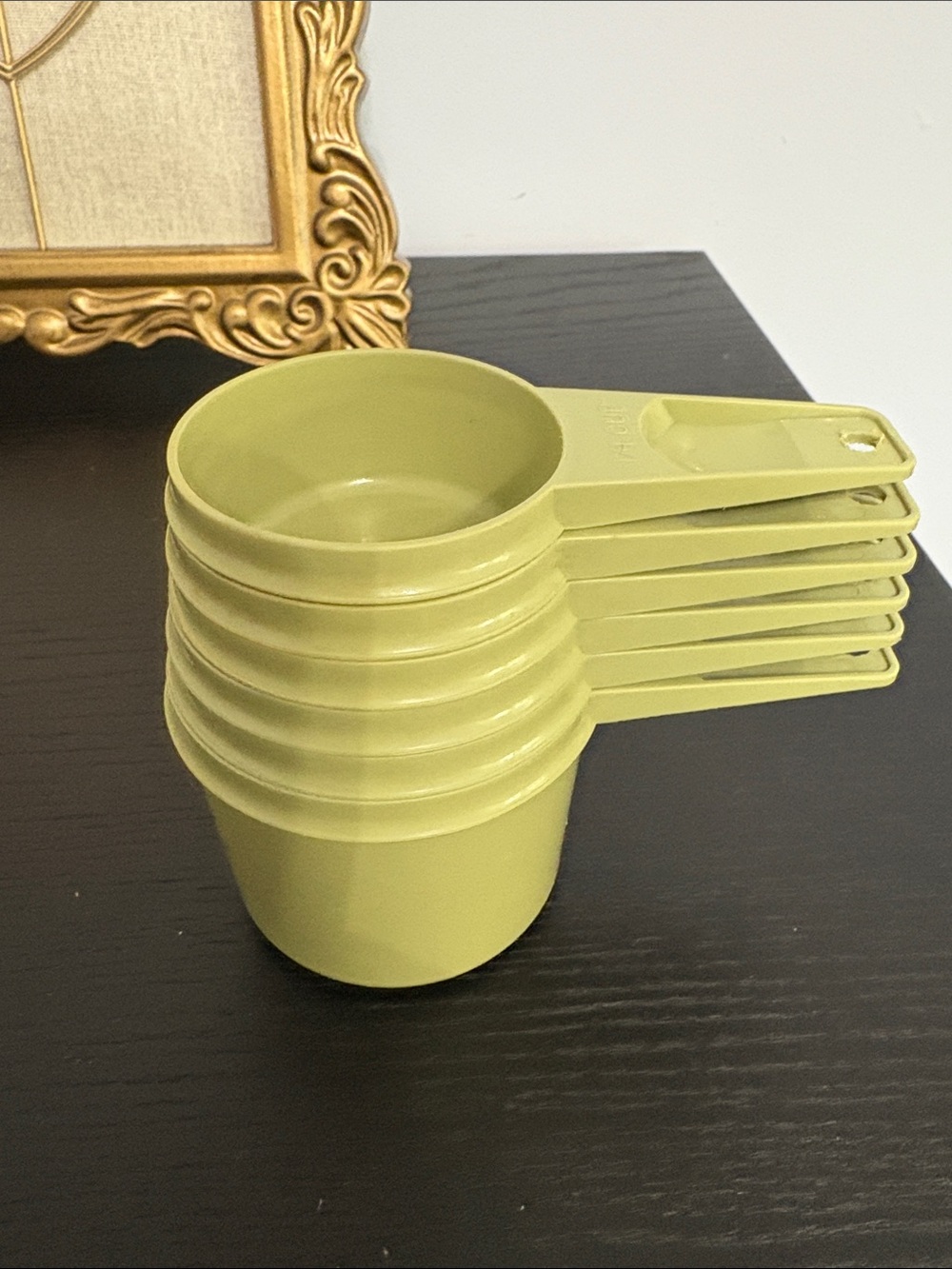 Tupperware Olive Green Plastic Measuring Cups Set of 6
